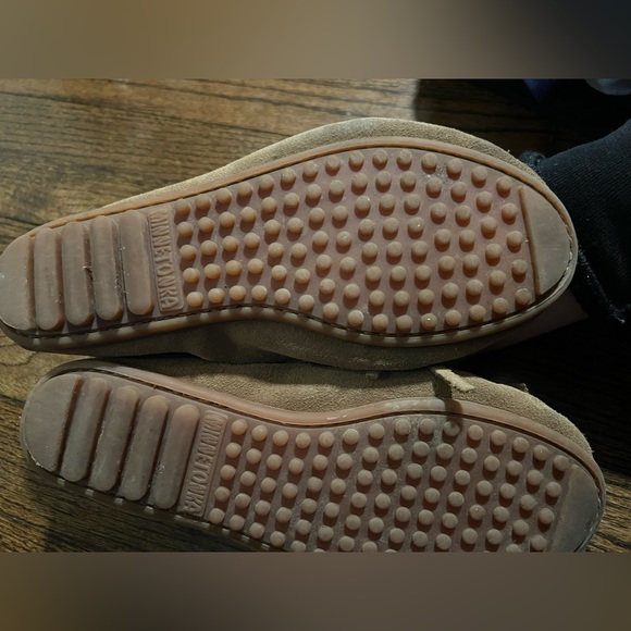 Minnetonka moccasins - Picture 3 of 3
